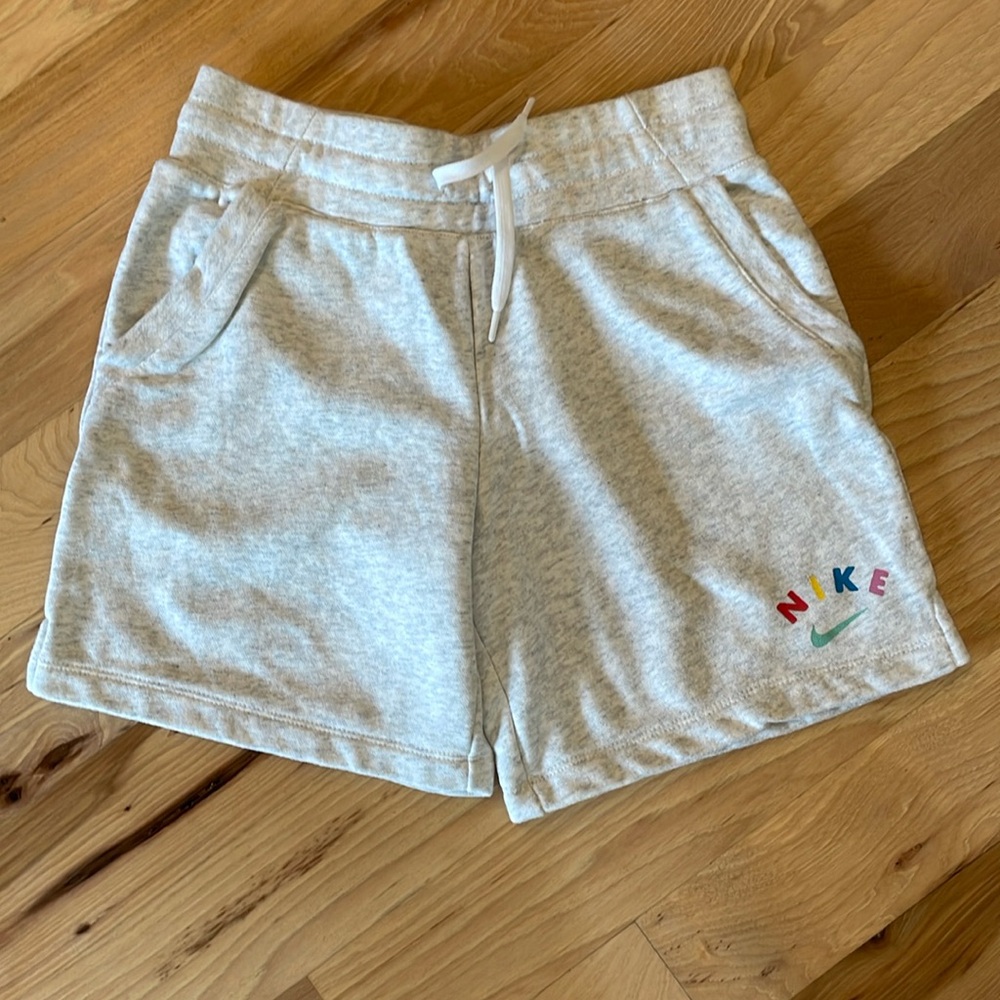 NWOT Nike sweat shorts - size large.